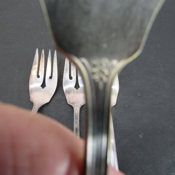 Reed & Barton Pompeian Greek Key & Scrollwork Design Salad Forks Lot of 4 Vntg - Picture 8 of 10